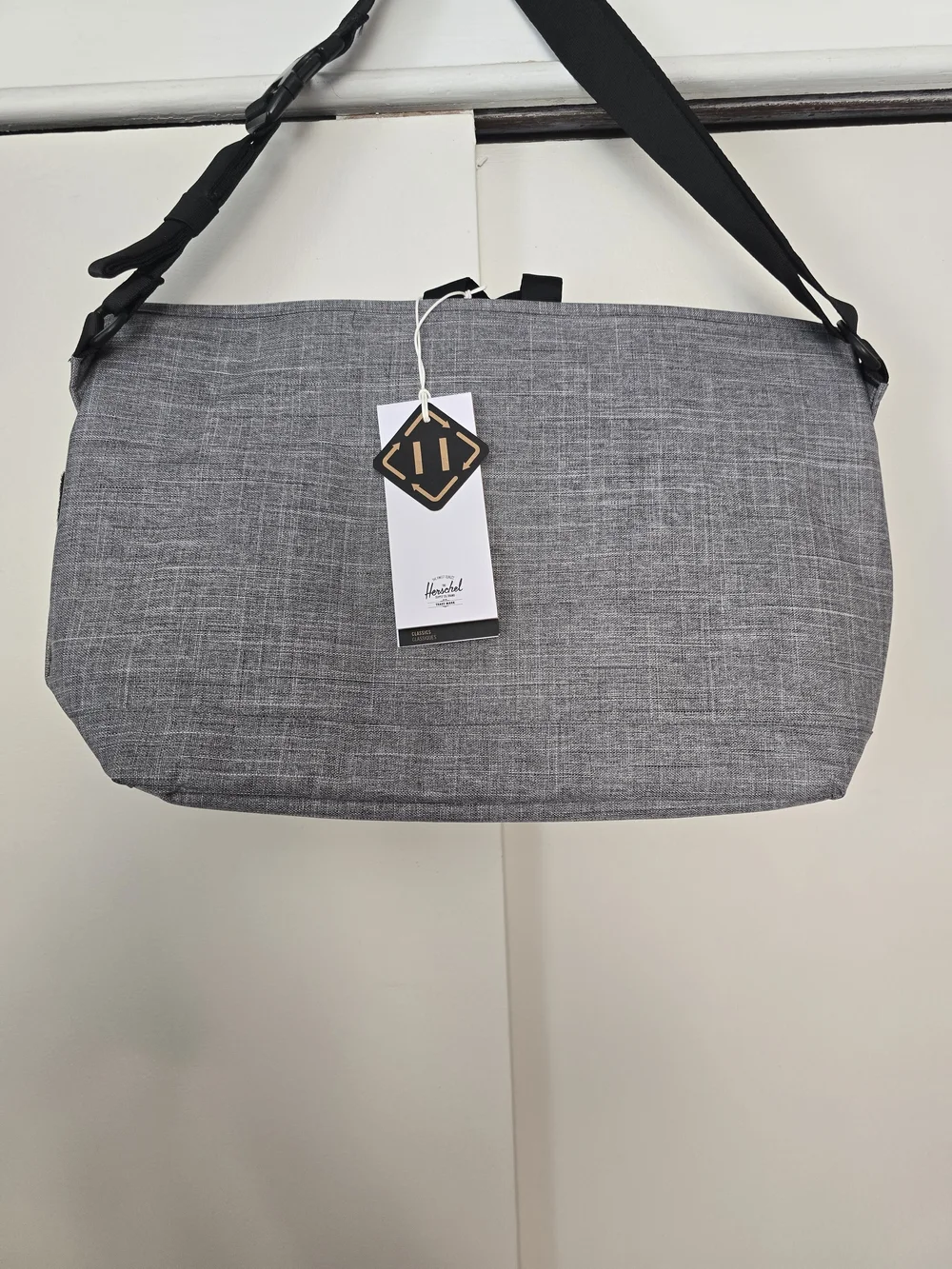 Herschel Supply Company Cove Messenger Bag in Light Gray